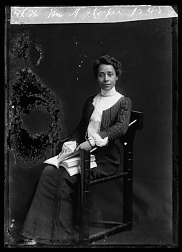 Anna J. Cooper noin vuonna 1902