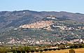 Vue de la ville sur sa colline.