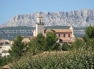 Le clocher aligné sur la Croix de Provence.