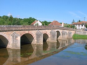 Le pont de Guillon&#160;: un pont du XVIe siècle.