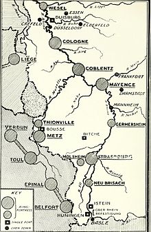 Carte noir et blanc montrant les villes fortifiées.