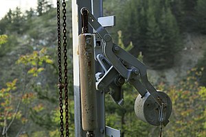 Vorsignalantrieb, hier ist die Drahtbruchfunktion einfach, durch den gegossenen Kipphebel auch der Ausgleich des Hubverlustes