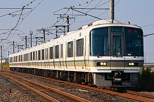 大和路快速で運用される221系電車