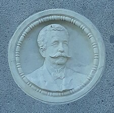 Portrét Josefa Kauba na jeho hrobce od V. Šípa
