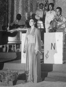 220px-Josephine_Baker_sings_the_National