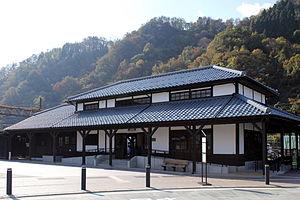 Katsuyama station 2013.JPG