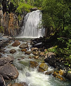 Водопад на реке Корбу