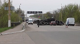 Printemps 2014 : point de passage à la sortie de la ville tenu par les partisans de la république autoproclamée de Donetsk