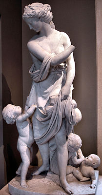 Мраморная статуя работы Жана Пьера Антуана Тассара. 1770-е годы. Лувр