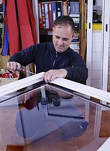 Preparando una ventana de aluminio con Unidad de vidrio aislante