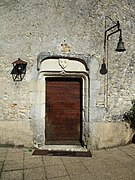 Porte d'entrée de la tour sud-est, aux armes des Poix.