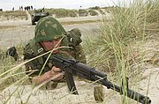 ポーランド・ウストカでの演習に参加するロシア海軍歩兵。AKS-74突撃銃で武装している。（2003年）
