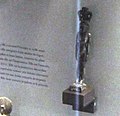Статуа Сешат, бронза, 15,8 cm, касни период старог Египта (664–332. п. н. е.), музеј Лувр
