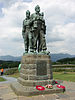 Het Commando Memorial in Lochaber (Schotland), dat drie commando’s met mutsdas voorstelt