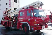 高所放水車（屈折放水塔車）の例 東京消防庁ハイパーレスキュー