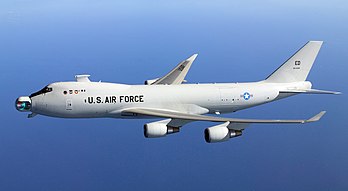 Un Boeing 747-400 aménagé équipé du Boeing YAL-1 Airborne Laser. (définition réelle 3 000 × 1 650)