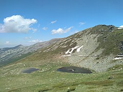 Поглед на Орлови Бари со планинскиот гребен