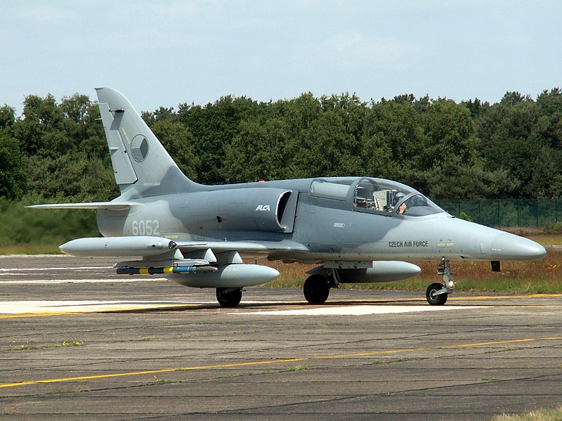 798px-Albatros,_Czech_Air_Force_6052_at_