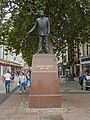 Cerflun o Aneurin Bevan (1987) yn Heol y Frenhines, Caerdydd.