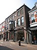 Bovenwoning boven winkel