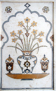 Decoração do túmulo de Itmad-Ud-Daulah, também em Agra, na Índia.