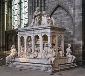 Le tombeau du roi Louis XII et de la reine Anne de Bretagne, dans la nécropole royale de la basilique Saint-Denis (Seine-Saint-Denis, France). (définition réelle 2 369 × 2 125)