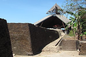 The brick-walled fortress of Somba Opu, where Tunipalangga resided Benteng (cropped).jpg