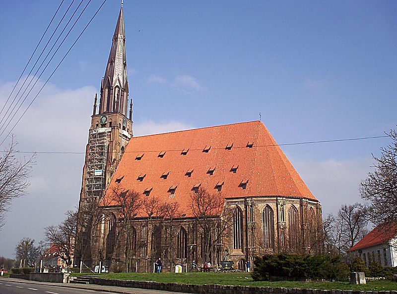 http://upload.wikimedia.org/wikipedia/commons/thumb/c/c9/Chojna_kosciol_mariacki.jpg/800px-Chojna_kosciol_mariacki.jpg