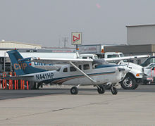 A CHP Cessna 206 prepares to depart Meadows Field Airport, Bakersfield Chp-CE206-N441HP-KBFL-070207.jpg