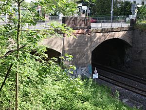 Straßenbrücke