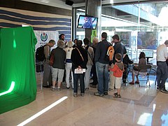 le stand Wikimedia en pleine affluence