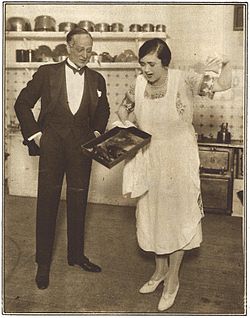 John Westin med Tollie Zellman i pjäsen Fröken X på Djurgårdsteatern 1925.