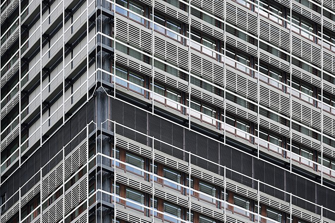 由埃贡·艾尔曼（英语：Egon Eiermann）设计的“高一点的欧伊根（英语：Eugen Gerstenmaier）”大楼，位于北莱茵-西发利亚波昂联邦市。