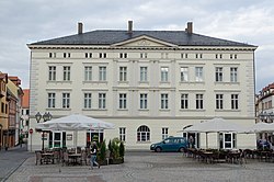 Blick auf das Gebäude vom Marktplatz aus