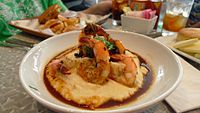 Shrimp and grits en Nueva Orleans.