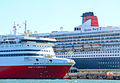 Spirit of Tasmania II in Melbourne mit der Queen Mary 2 im Hintergrund