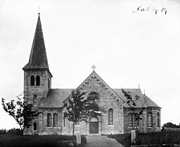 Saleby kyrka, foto från omkring 1900.