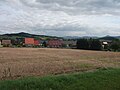 Blick auf die Stadt Seifhennersdorf - im Hintergrund das Lausitzer Bergland