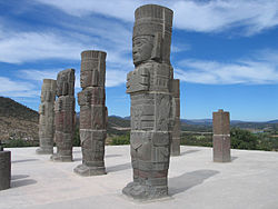 Les Atlantes, colonnes en forme de guerriers Toltèques, à Tula