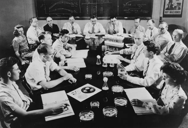 File:The USDA's penicillin research team.webp