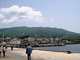 元町港と伊豆大島。