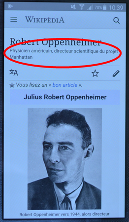 w:fr:Robert Oppenheimer sur smartphone.
