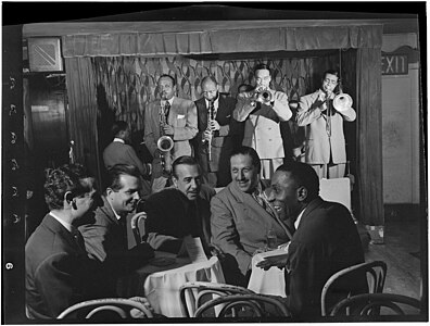 Ritratto di Ben Webster, Eddie (Emmanuel) Barefield, Buck Clayton, Benny Morton, Joe Marsala e Cozy Cole, Famous Door, New York, ottobre 1947 circa