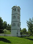 Поглед на камбанаријата на црквата во манастирскиот двор