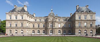Le palais du Luxembourg, siège du Sénat, dans le 6e arrondissement de Paris. (définition réelle 4 013 × 1 686)