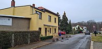 Erhaltener ehem. Tower des Flugplatzes Weimar-Lindenberg in der Straße „Am Sportplatz“ (2020)