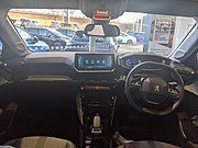 Interior Peugeot e-208 2020 (volante na direita)