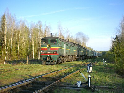 Поезд сообщением Яр — Верхнекамская прибывает на станцию
