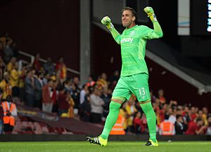 Adrián celebrant una victòria del West Ham United a Upton Park