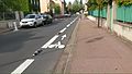 La piste cyclable à l'intersection à droite de la rue Bourgneuf.